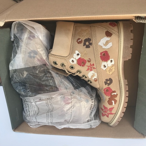 Timberland women 6inch embroidered nat water proof - Picture 7 of 7